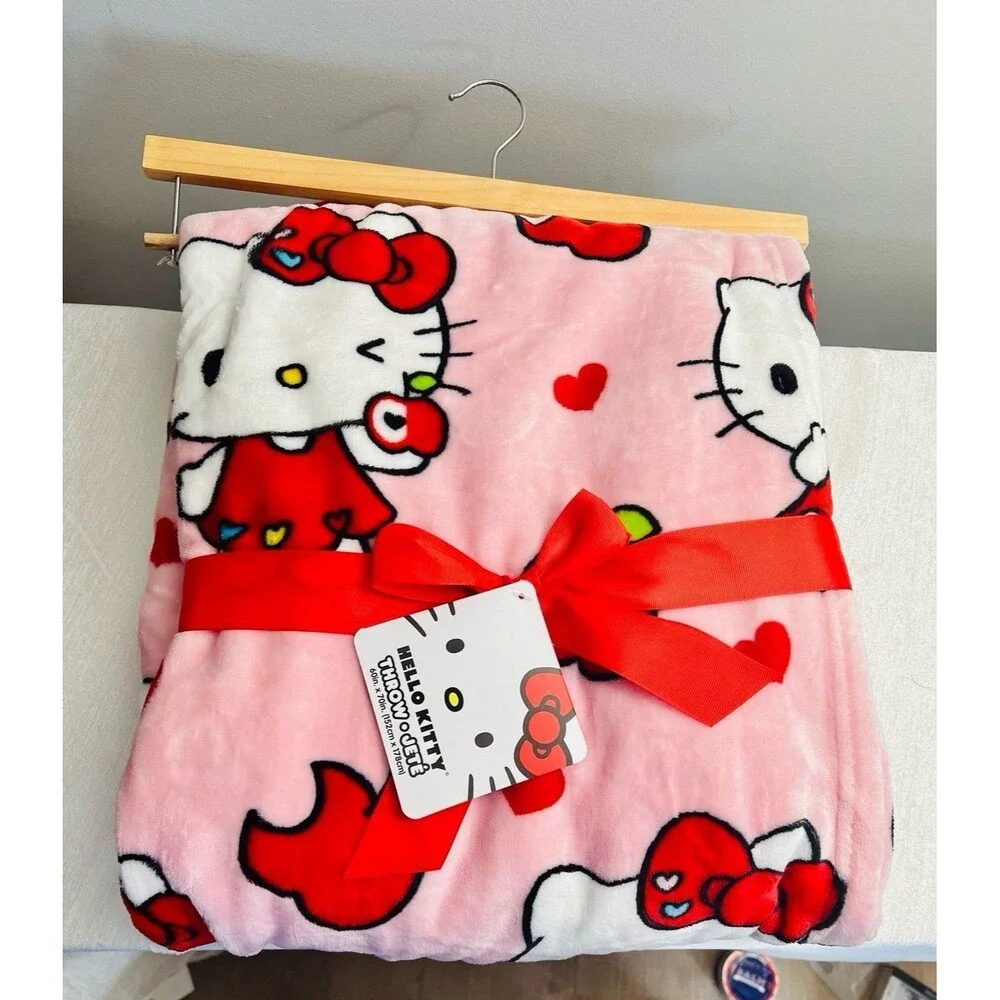 Hello Kitty Throw Blanket 60” x 70” NWT New Apple heart Pink cute gift